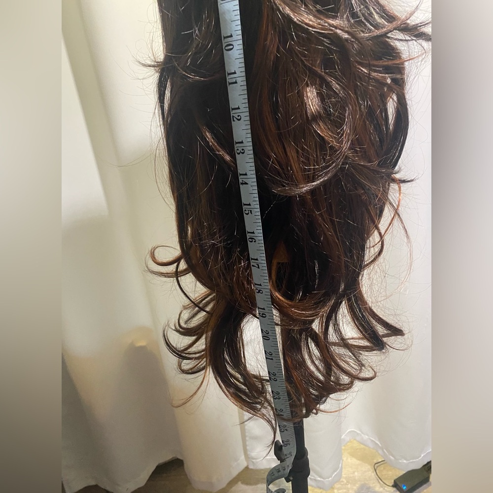Elegant Chestnut Brown With Copper Highlights Long Layered Wavy Wig - Picture 8 of 9